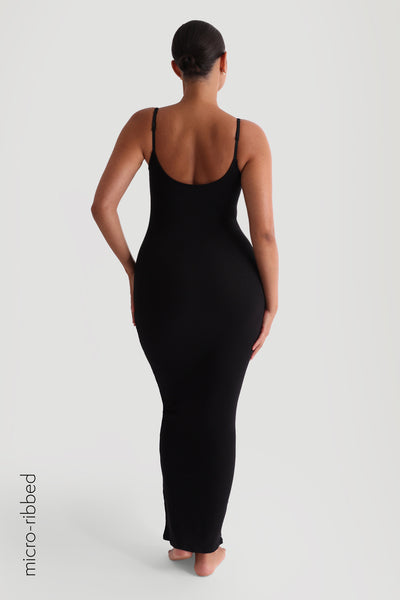 Maxikleid zum Hineinschlüpfen mit Mikrorippenmuster - Schwarz