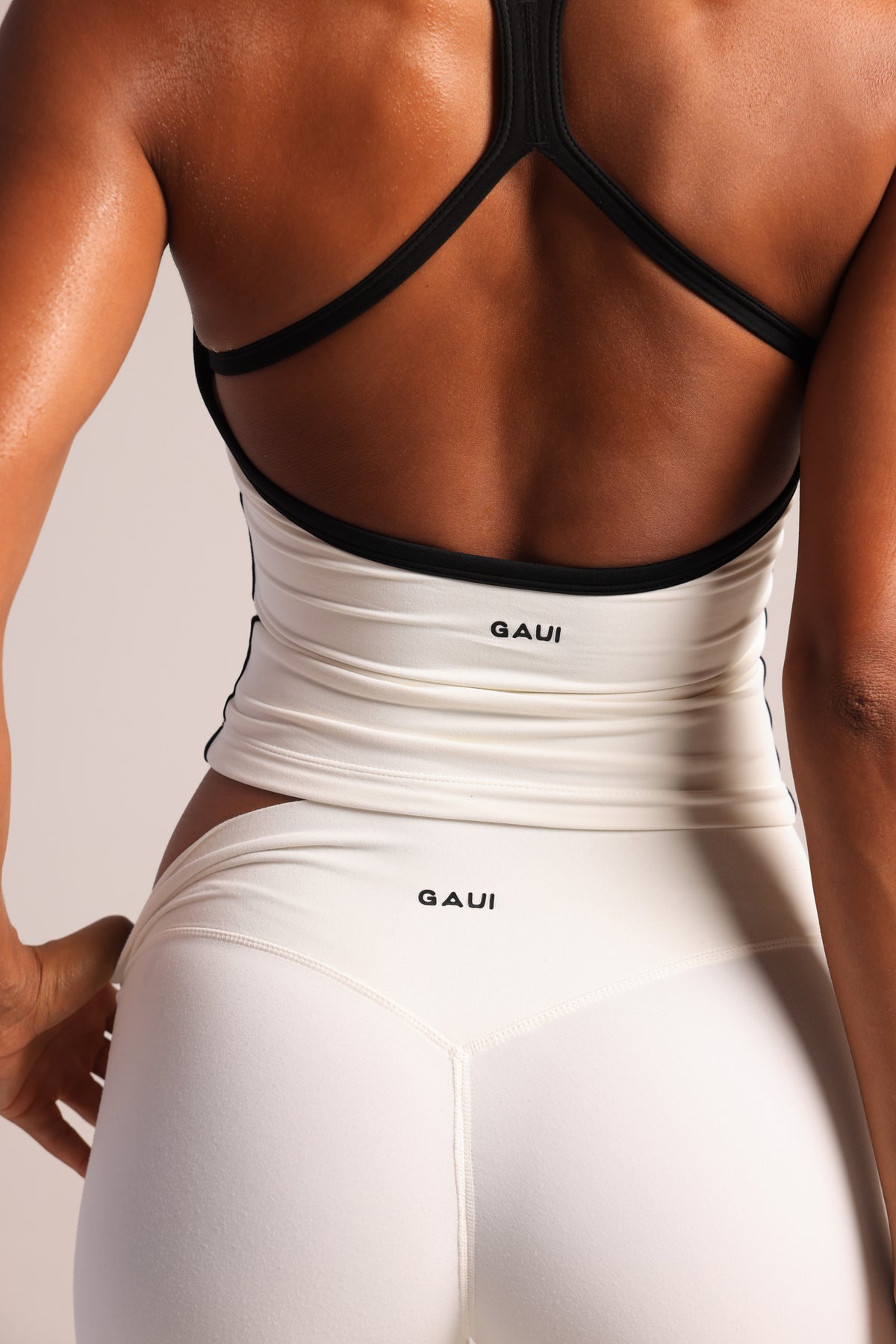 Form 4" Invisible Scrunch Shorts - Snow White/Black