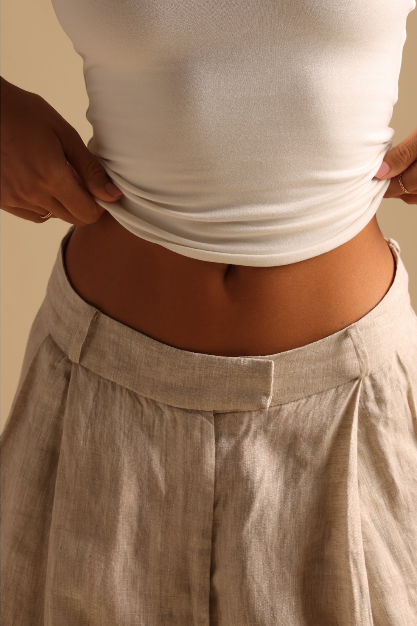 Die Ivy Leinenhose mit weitem Bein – Sand
