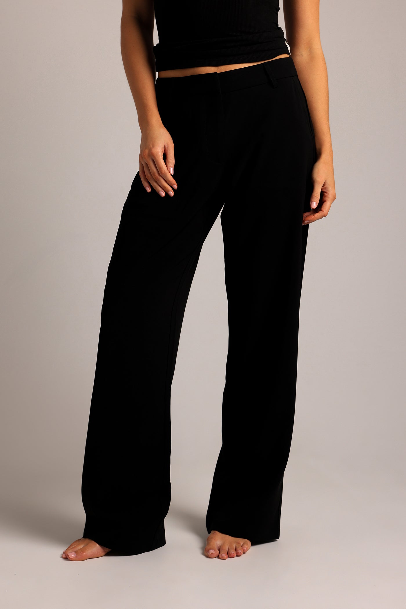 The Modern Straight-Leg Trousers - Black