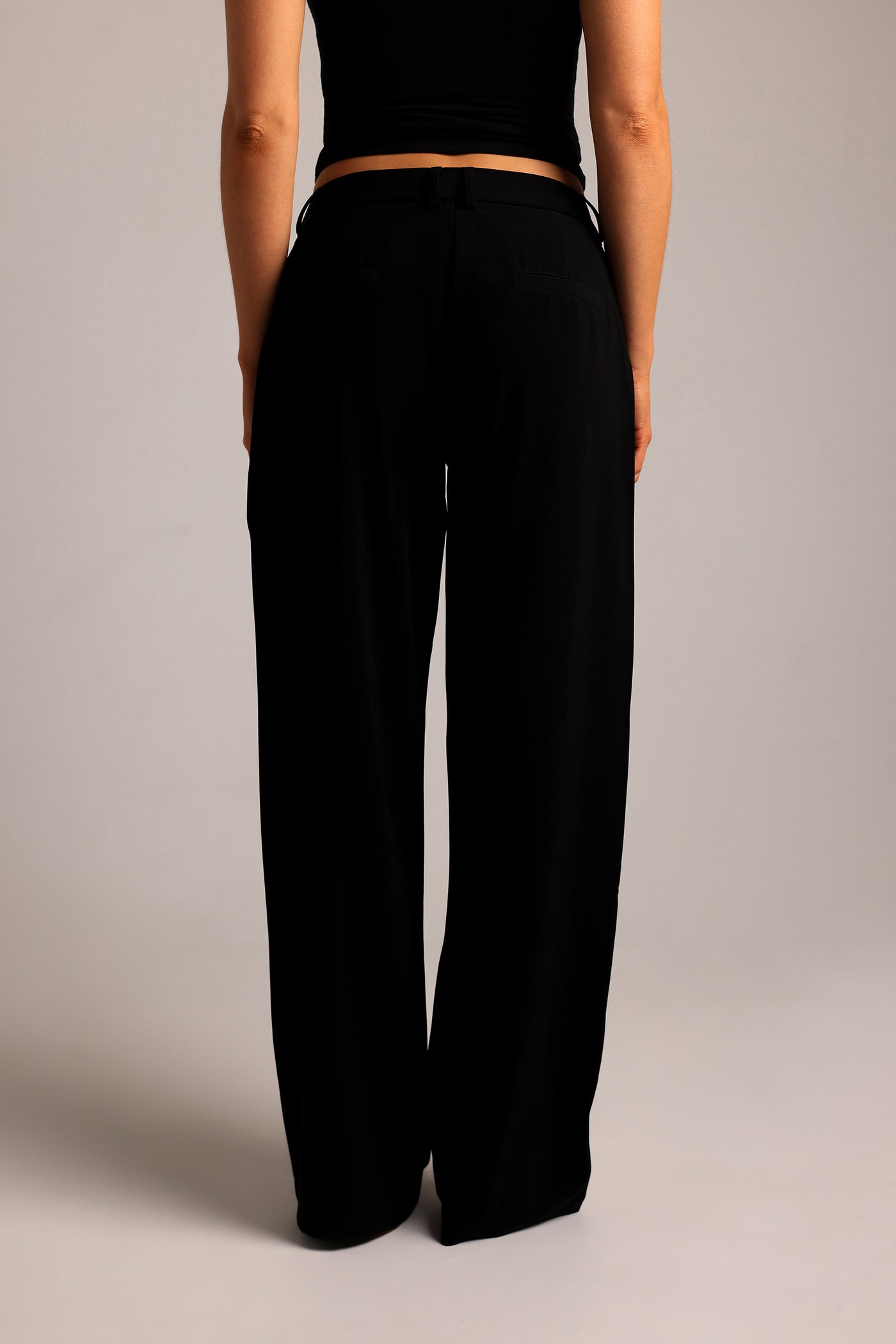 The Modern Straight-Leg Trousers - Black