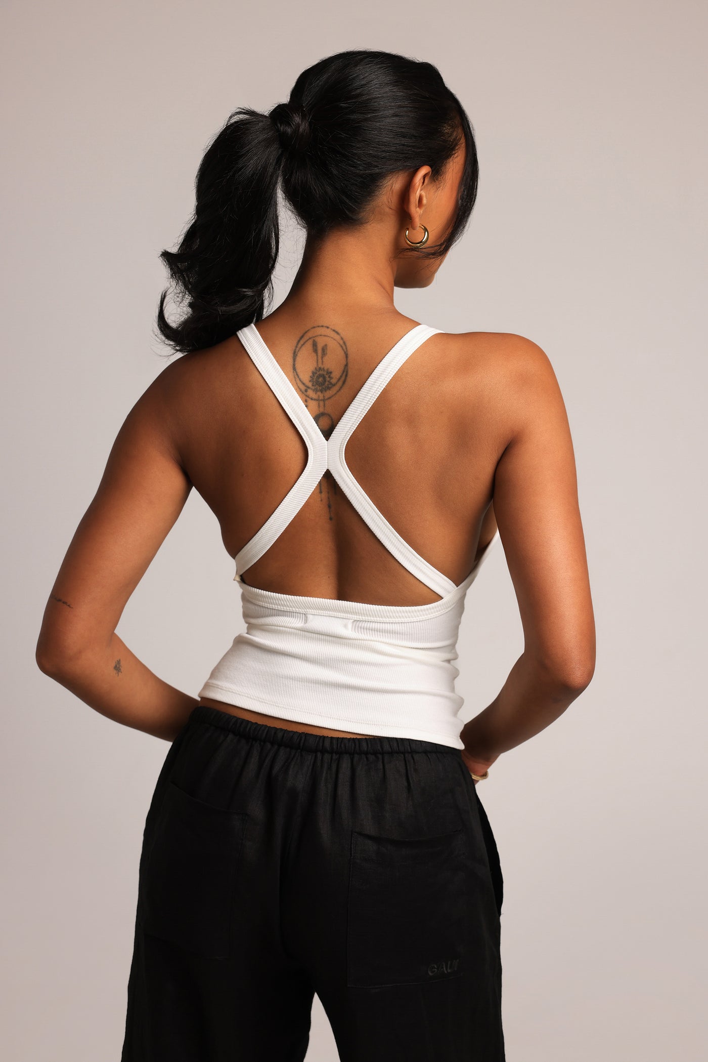 Plunge-Tanktop mit offenem Rücken – Weiß